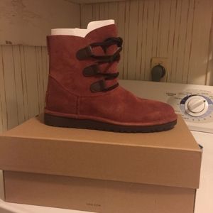 UGG AUSTRALIA ELVI BOOTS